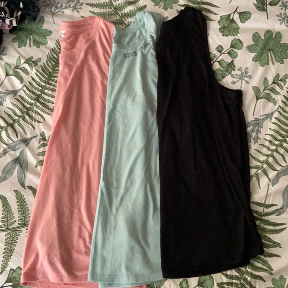 3 Old Navy Active Tank tops! ⭐️⭐️